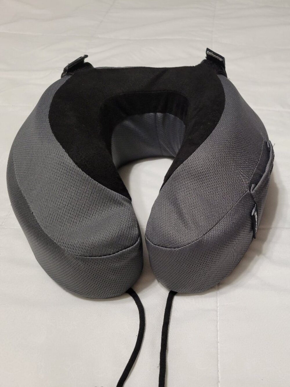 Cabeau Revolution S3 Travel Neck Pillow. EUC FIRM PRICE